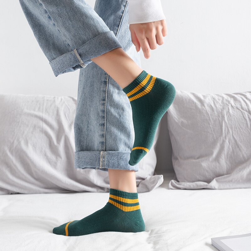 Vrouwen Meisjes Casual Gestreepte Snoep Kleuren Katoen Comfortabele Harajuku Korte Sokken Mode Grappige Sokken 1 Paar
