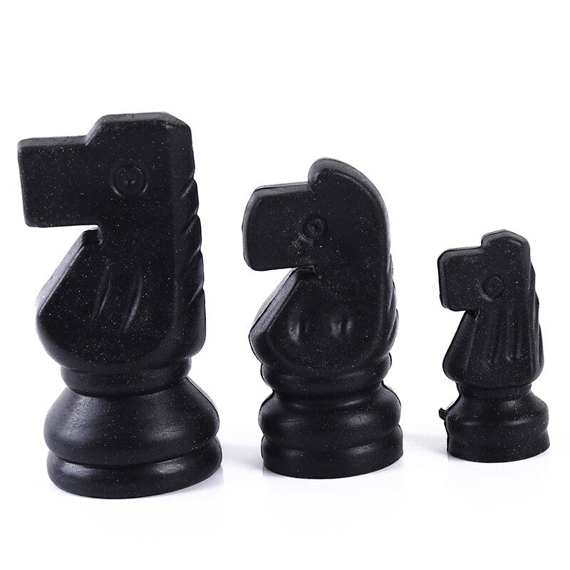 Black And White Chess Pieces Plastic Complete Chess Pieces Magnetic Chess Game Entertainment 31mm