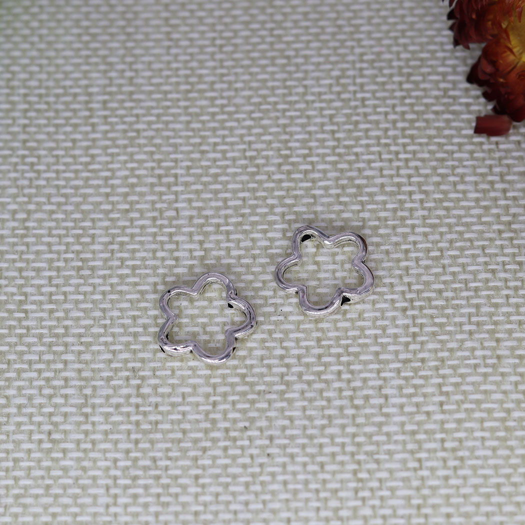 20 pz/lotto Fiore Cavo Piccoli Fori Perlina Pendenti E Ciondoli Connettore Del Distanziatore per Le Donne Gioielli Vintage ▾ FAI DA TE Che Fanno Forniture 16x16mm