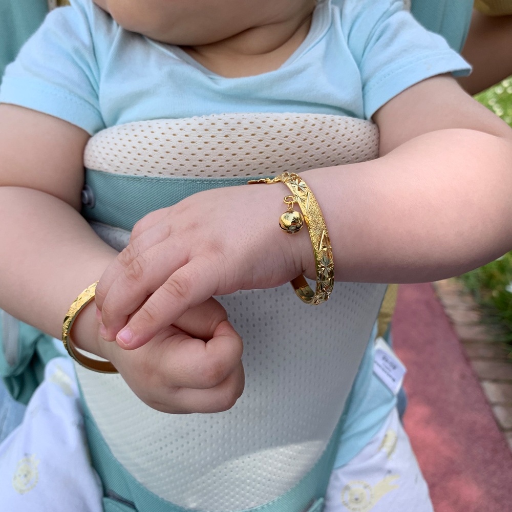 Ethlyn 2 st/lot guldfärgad armring för flickor/bebis/barn berlock gypsophila armband klockor hjärta smycken barn jul  b132