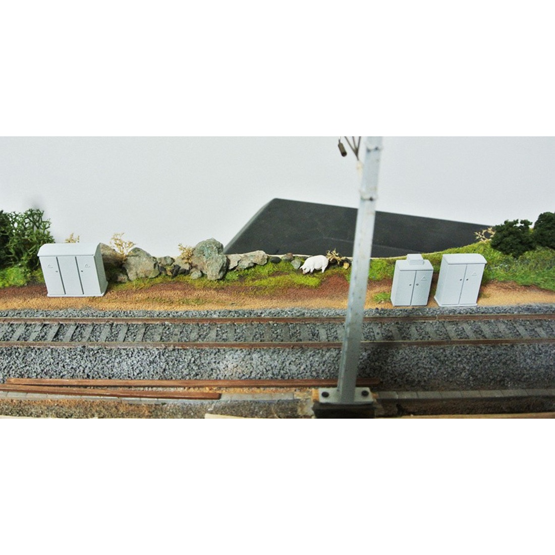 1:87 HO Scale Sand Table Train Model Two-Door Distribution Box Railway Resin Distribution Box - Grey/Light Grey