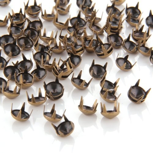 SAFIGLE 100 Stuks Zilveren Piramidevormige Studs Met Platte Achterkant SAFIGLE 100 Stuks Zilveren Piramidevormige Studs Met Platte Achterkant