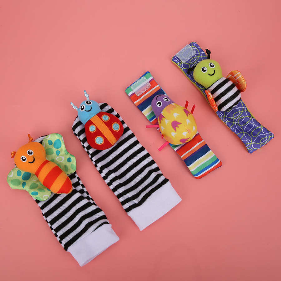 4 Baby Socks Toys Cute Animal Soft Sock Hanging Toys Toddler Toddler Wrist Rattles and Foot Finder Perfect for 0-2 Months