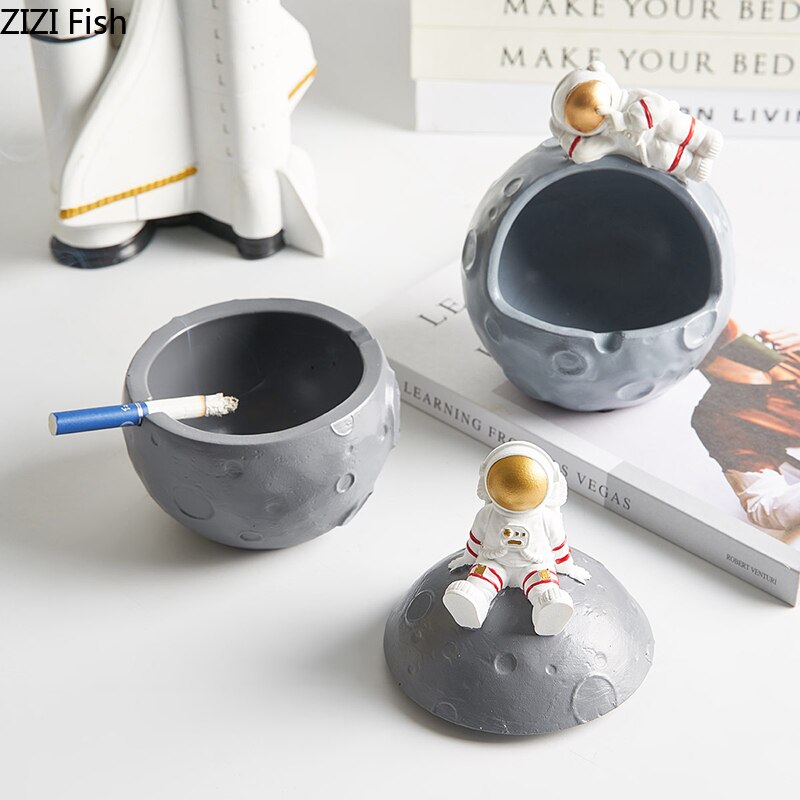 Cenicero moderno de resina europea con forma de astronauta, para novio, decoración creativa para salón, Luna, artesanías, decoración para el hogar