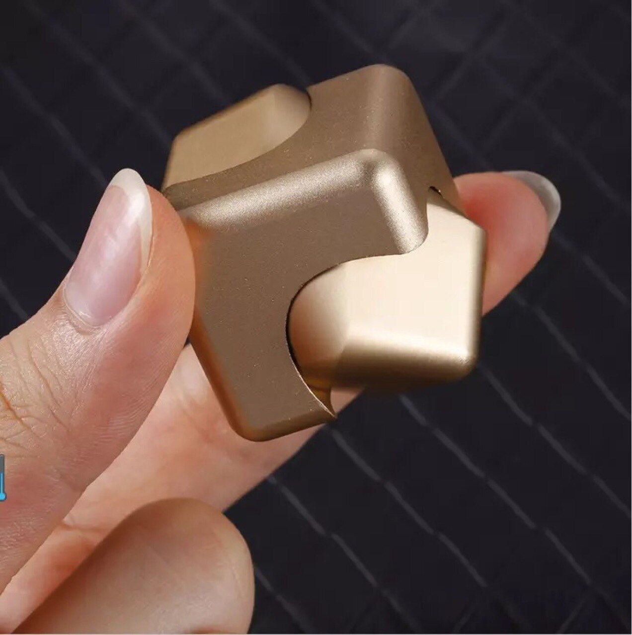 DPG-3 Druk-Verminderen Vinger Gyro Cool Rreative Roman Speelgoed Metalen Kleur Fun Leisure Verlicht Stress