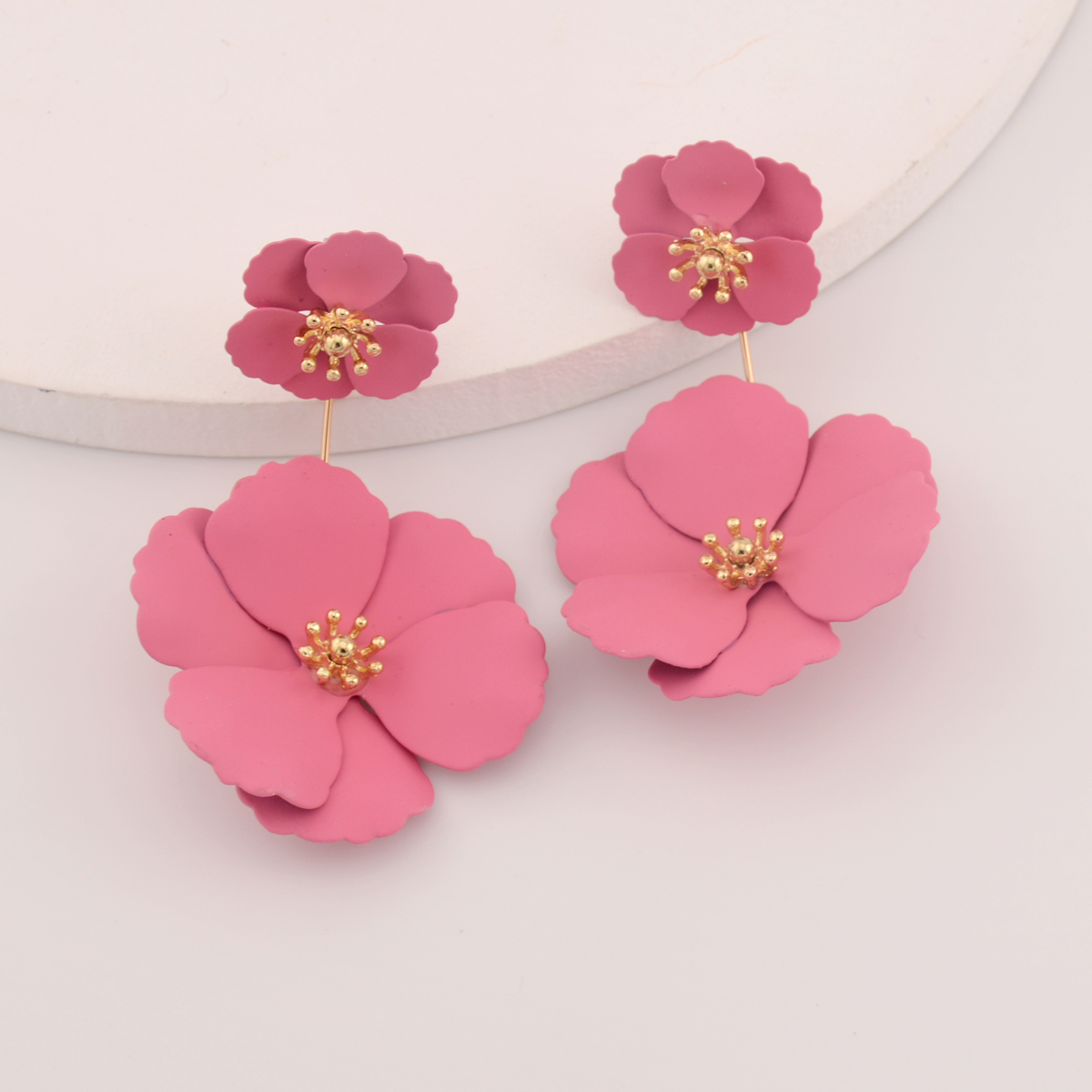 Pendientes de pétalos de flores pintadas populares para mujer, pendientes de gota frontal y trasera, Rosa mate, negro, tendencia: PLATEADO