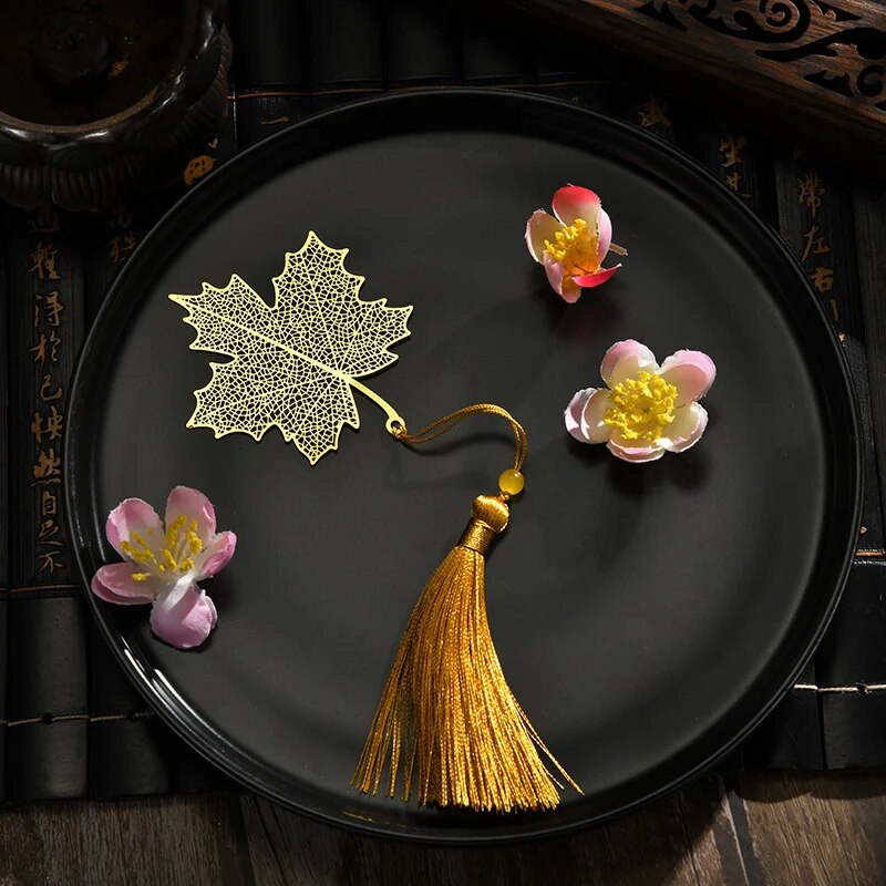 1 Uds. Marcapáginas de Metal Retro de papelería de estilo chino para estudiantes, hojas de arce huecas de Ginkgo Biloba, marcas de libros de venas de loto,