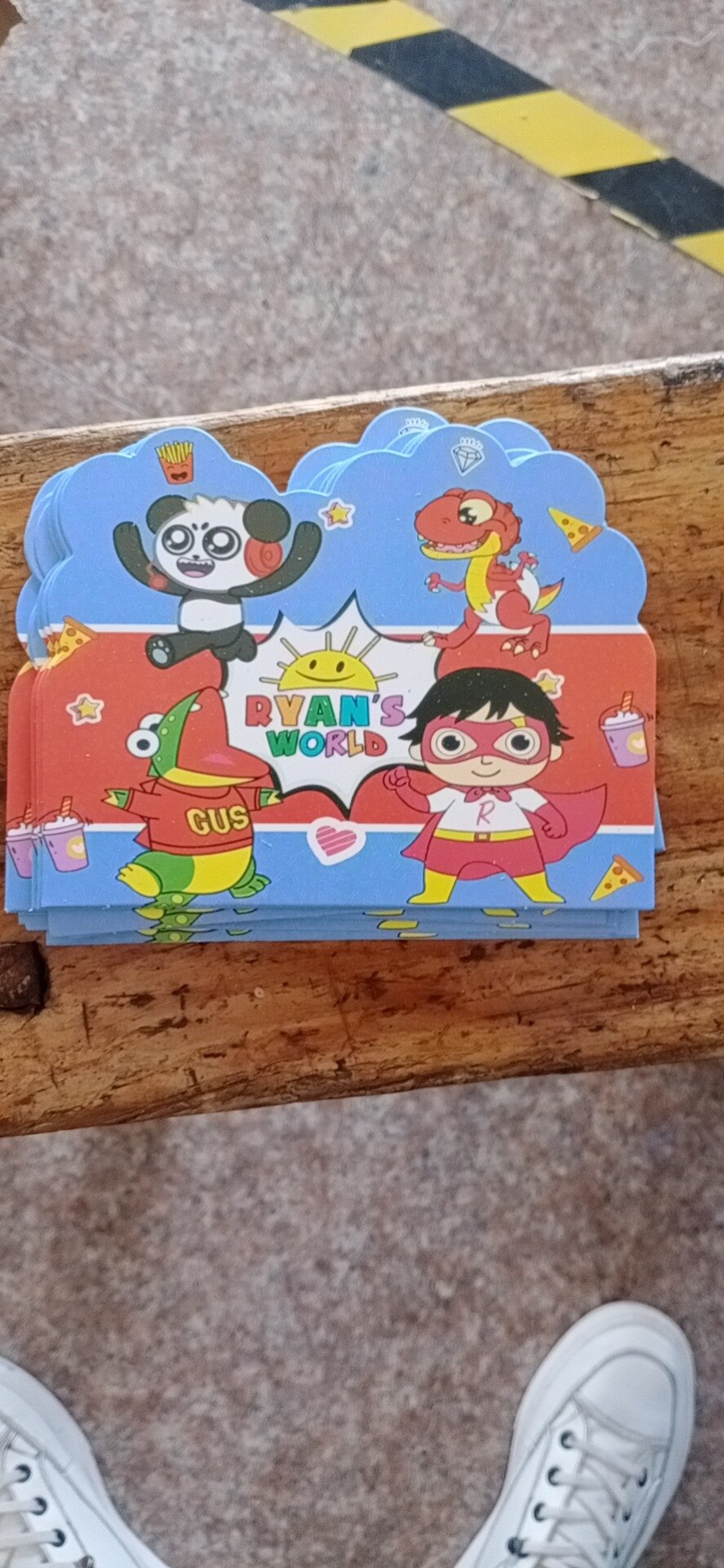 disposable party decoration red Ryan theme birthday children's cup and saucer banner top hat party supplies baby shower: invitation card x10