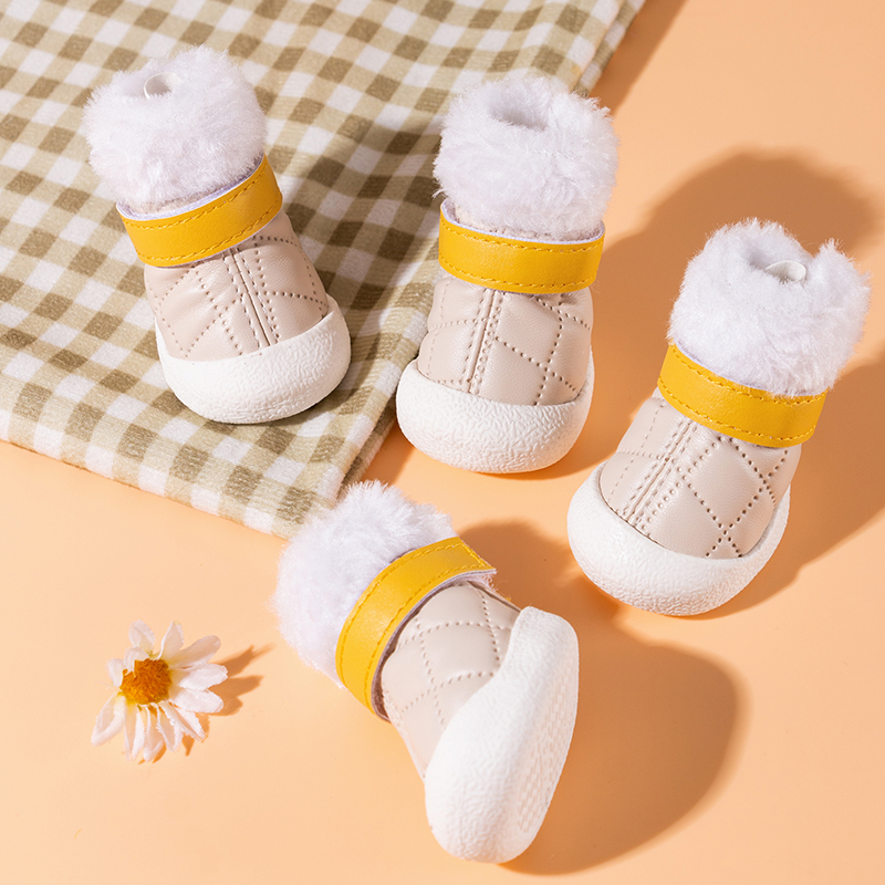 4 stk./sæt hundesko vinter varme sko til små mellemstore hunde skridsikre hvalp regnstøvler sneakers fodtøj kat hund gåture sneakers: Xl / Hvid