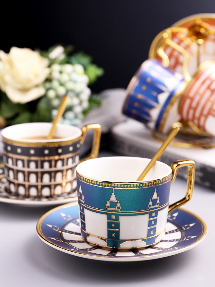 Juego de tazas de café pequeñas europeas, platillo de porcelana de lujo hecho a mano, tazas de té con mango texturizado, decoración del hogar, OO5050