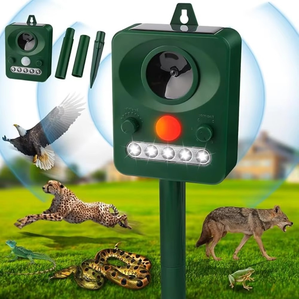 LED Light Alarm Ultrasonic Cat Dog Repellant Outdoor Solar Power Rechargeable Garden Repellers Cat Deterants for Animals