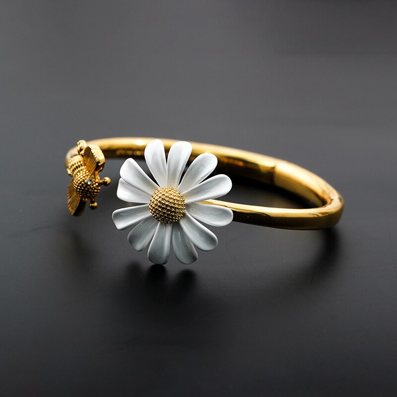 FFLACELL Asymmetric White Enamel Daisy Flower Vintage Simple Opening Bracelet for Women Jewelry Party