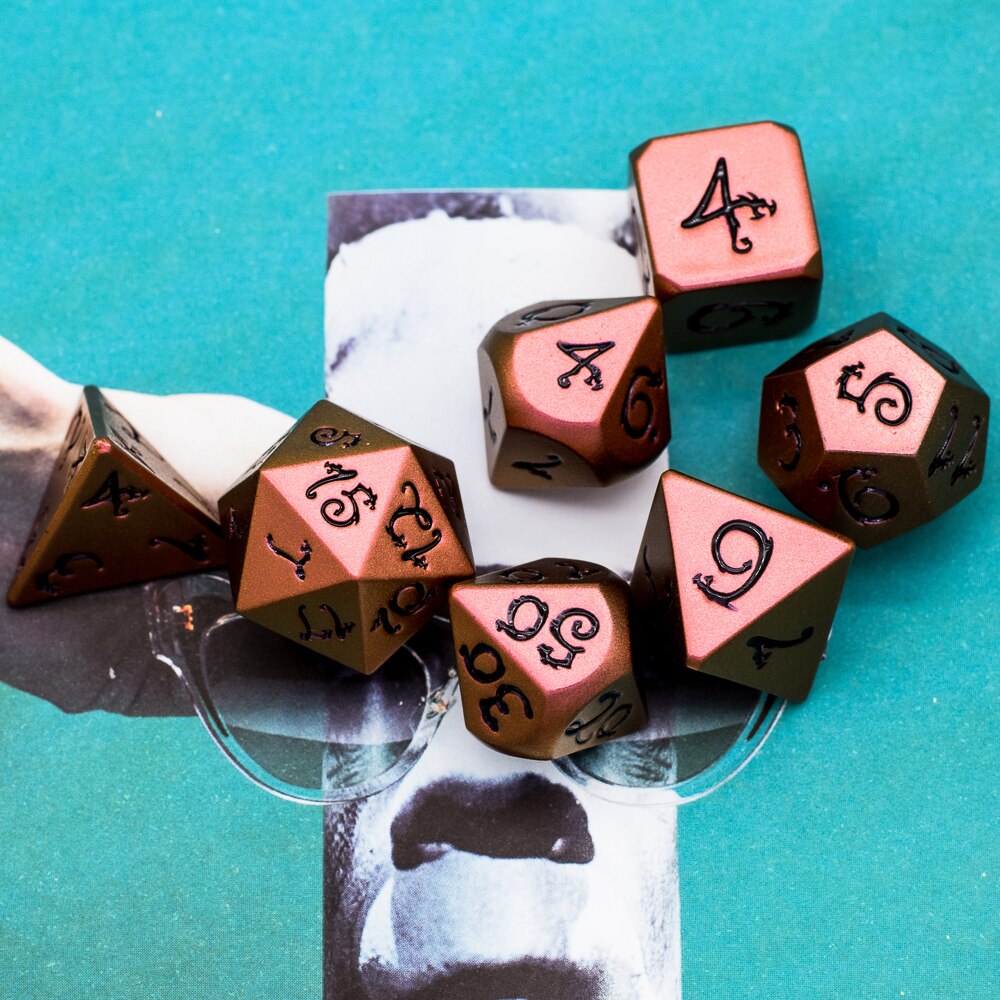 Cusdie Verfärbt Metall D & D Würfel mit Drachen Schrift, 7 Stck DND Würfel, polyedrisch Würfel einstellen, für Rolle Spielen Spiel MTG Pfadfinder