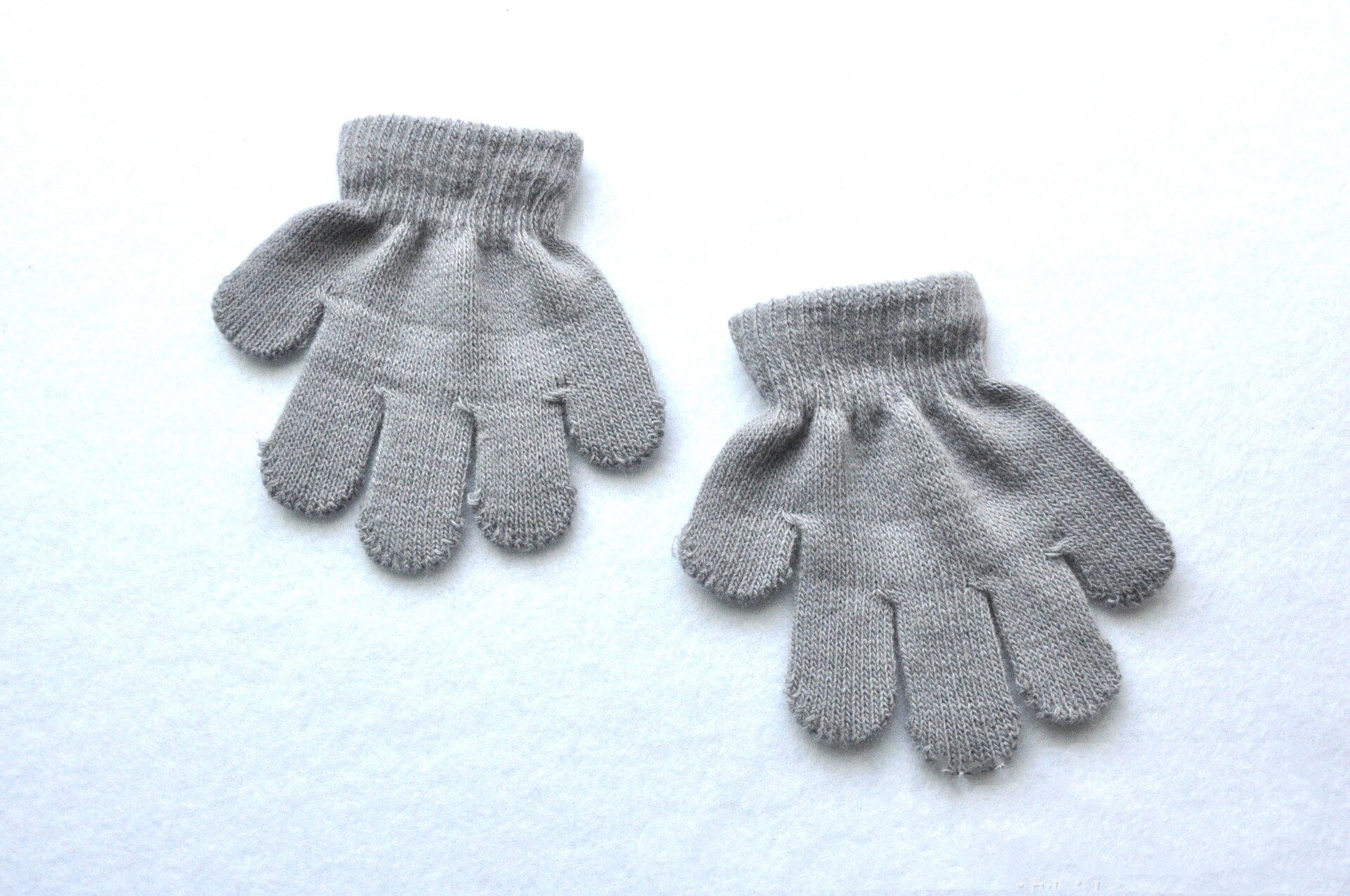 Winter Gloves Cute Baby Knit Warm Elastic Soft Gloves Child Boys Girls Children Mittens: gray