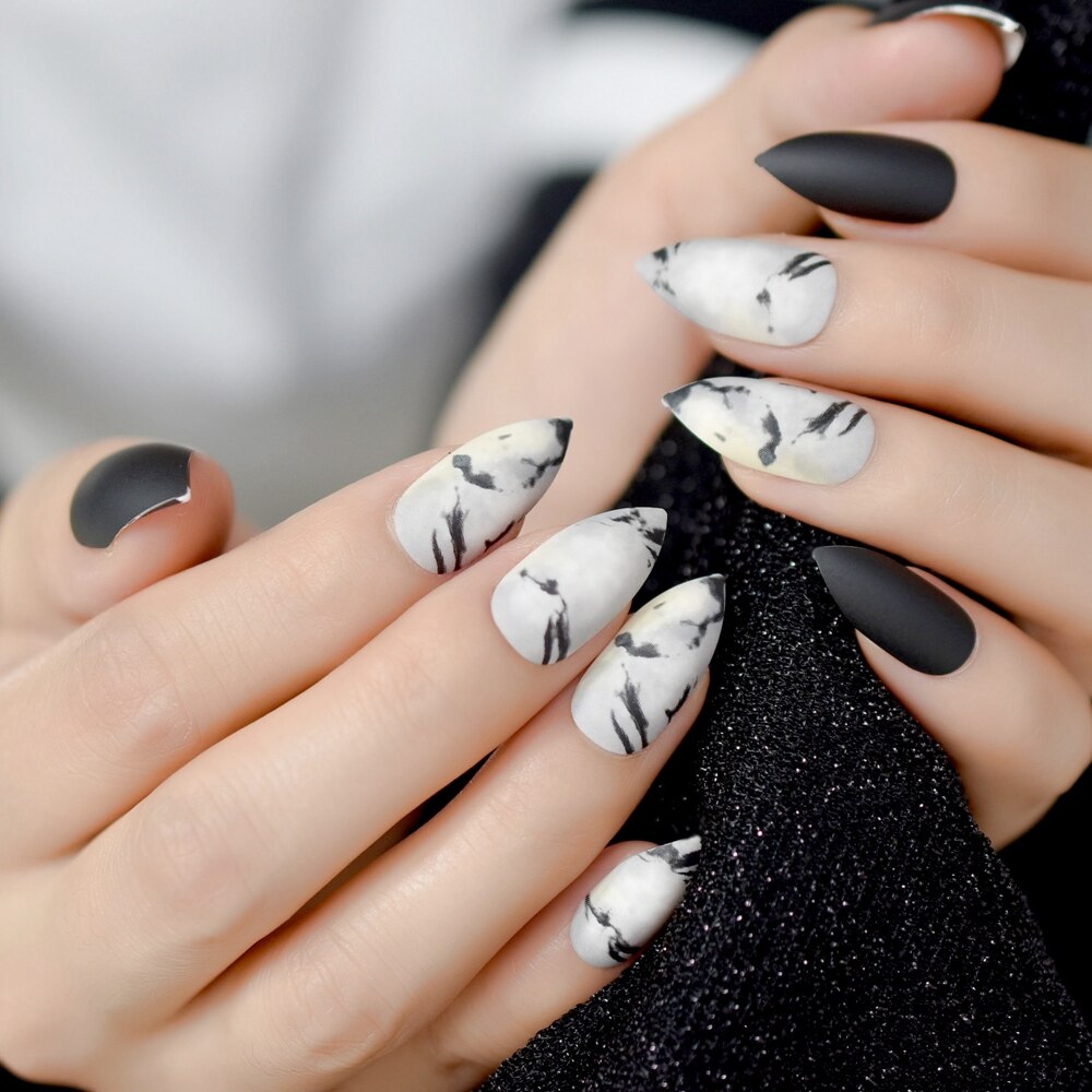 Faux ongles style français, , Beige, naturel, mi-stiletto, or, ligne de sourire, pointes de manucure conçues: L5051