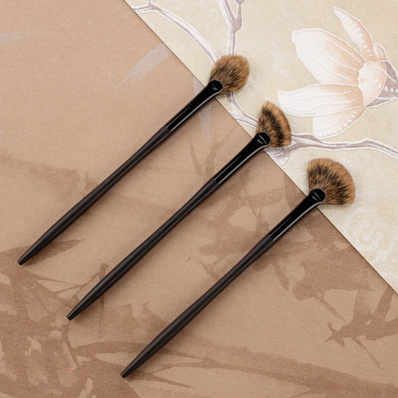 Brochas de maquillaje profesionales hechas a mano, pelo de ardilla canadiense suave, resaltador de abanico pequeño, cepillo de sombra de ojos de ébano