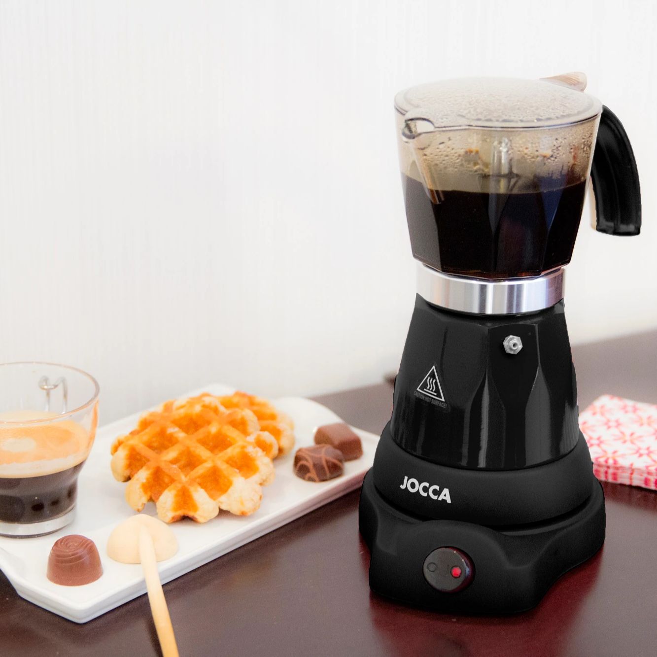 CAFETERA DE INDUCCION, ELÉCTRICA Y PORTÁTIL DE JOCCA. EXPRESSO DE CAFÉ ITALIANO PARA 6 TAZAS PROFESIONALES. TETERA ELÉCTRICA COMPACTA CON SISTEMA SIEMPRE , BASE 360 GRADOS, ASA DE TOQUE FRÍO Y POTENCIA DE 480W.