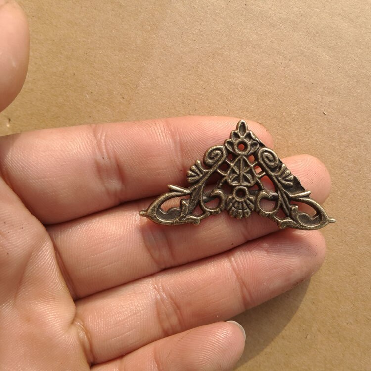 40 stk 6.5cm*4.7cm kobber zink legering blomst hjørne vinkel hardware tilbehør kobber vinkel bronze farve