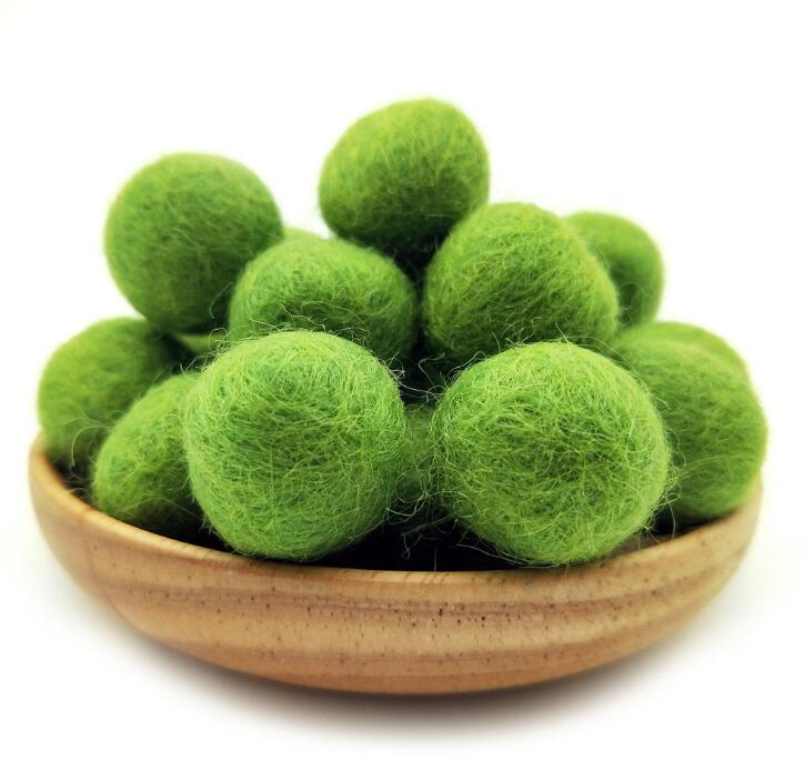 10pcs/lot 3cm 100% Wool Felt Balls Colorful Diy Pom Poms Craft Material Balls Of Wool Christmas Room Decro Decoration for home: grass green