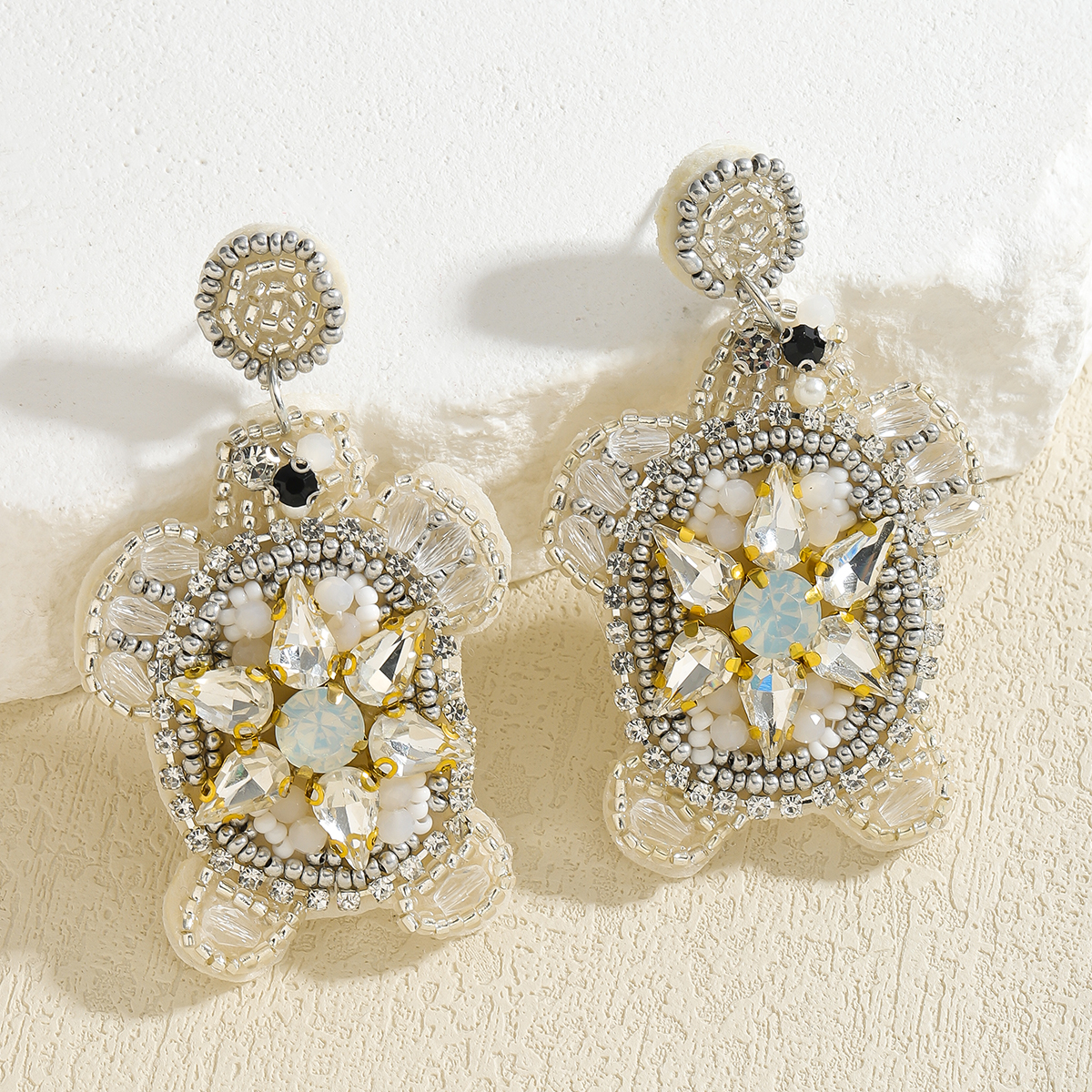 Boucles d'oreilles bohême classiques de Style mignon pour femmes, boucles d'oreilles en perles de riz faites à la main, approprié pour les rassemblements de camarades de classe des filles: MARRON