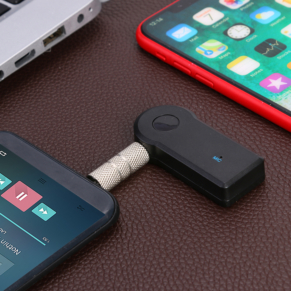 Kabelloses bluetooth-audio-autokit mit 5.0 freisprechadaptern und integriertem -in 120 -mah-akku für 3.5mm aux-geräte mit klinkenanschluss