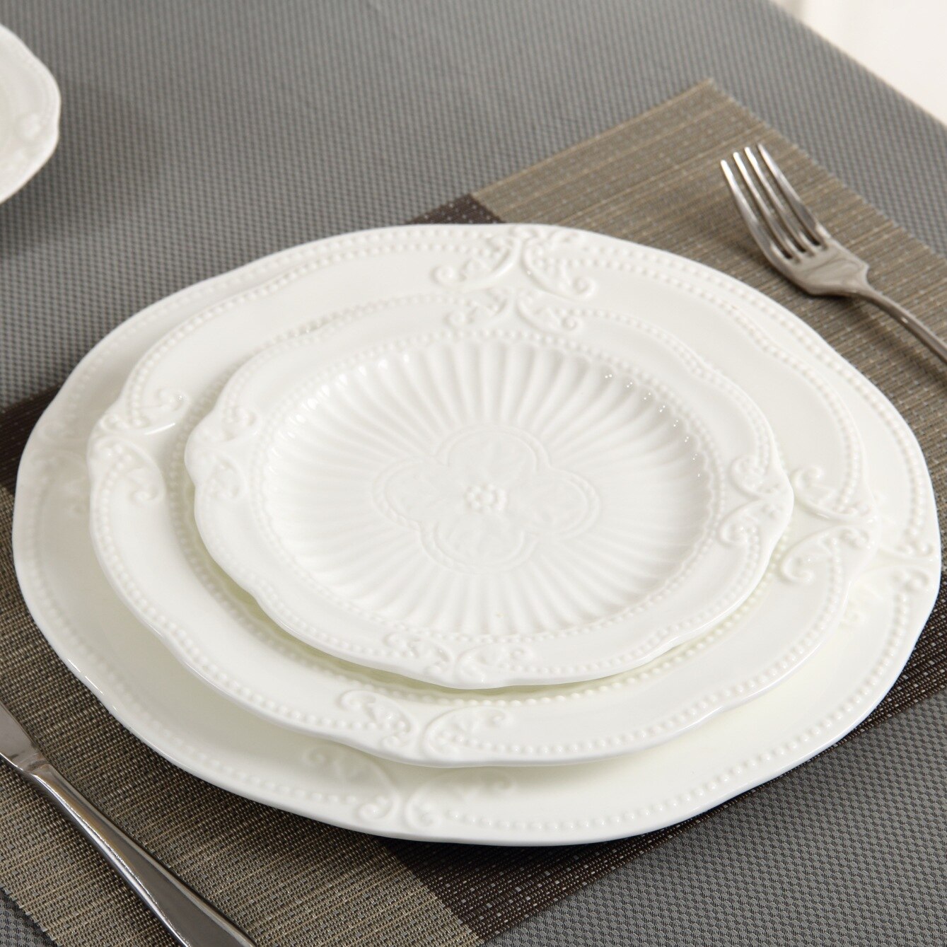 ceramic plate uterine relief flat plate soup plate leaf pattern supply: 12 inch soup plate