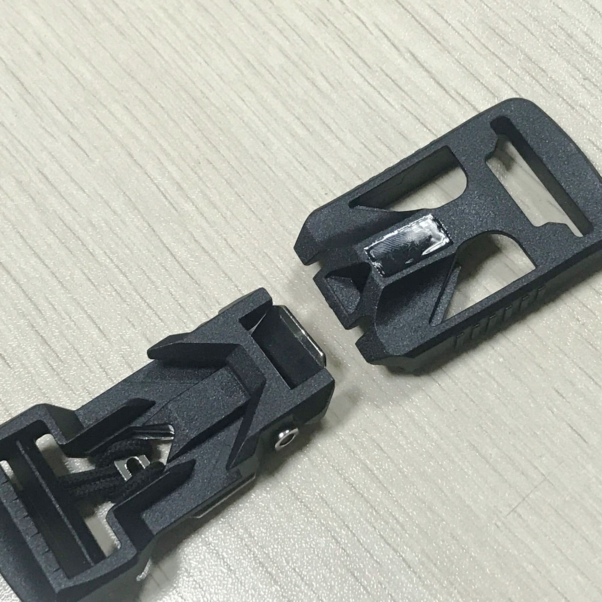 1 inch v-gesp, plastic gesp, magnetische gesp, hybride gesp van metaal/kunststof, met magneet aan de bovenkant