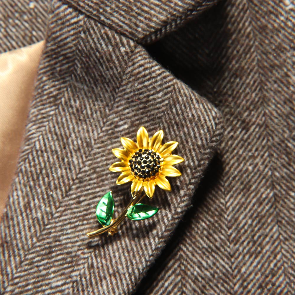 1Pcs Zonnebloem Emaille Broche Delicate Geel Paars Elegante Vrouwen Meisjes Strass Revers Pin Kleding Accessoires Sieraden