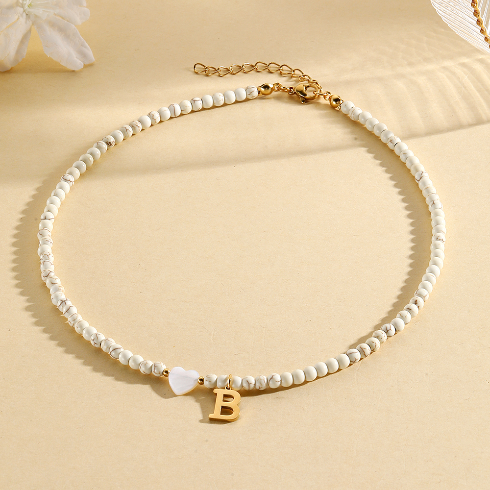 Gargantilla bohemia con cuello, collares con iniciales, cuentas colgantes con letras de concha en forma de corazón, collar de acero inoxidable para mujer, tendencia 2024