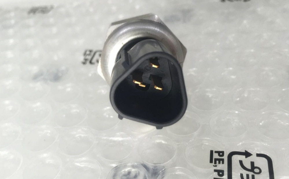 OEM 89458-22010 Fuel Pressure Sensor For Toyota Lexus Avensis Rav4 Crown fuel rail switch sensor 8945822010