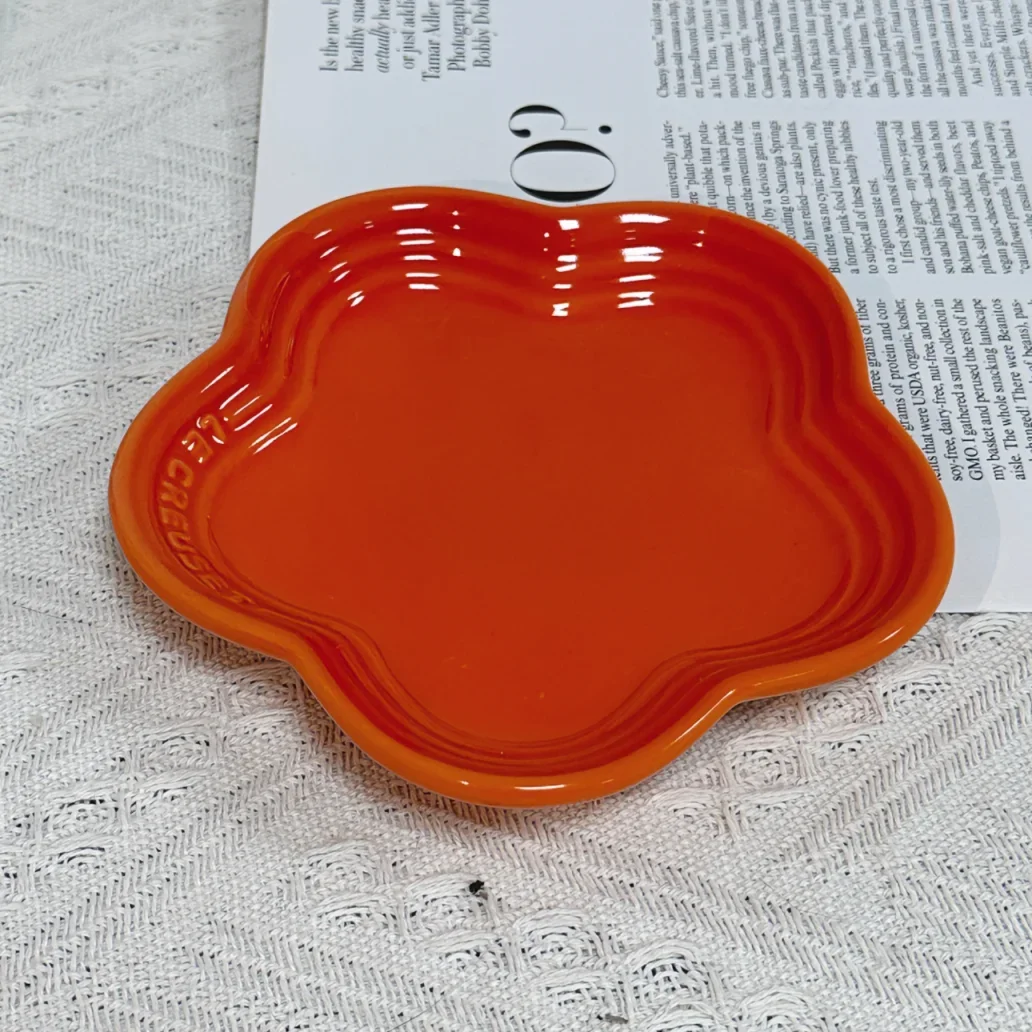 Plum Blossom Small Plate 14cm Sauce Plates French Cool Color Cake Dish Gradual Spit Bone Dishs Tableware Ceramic Dessert: WHITE