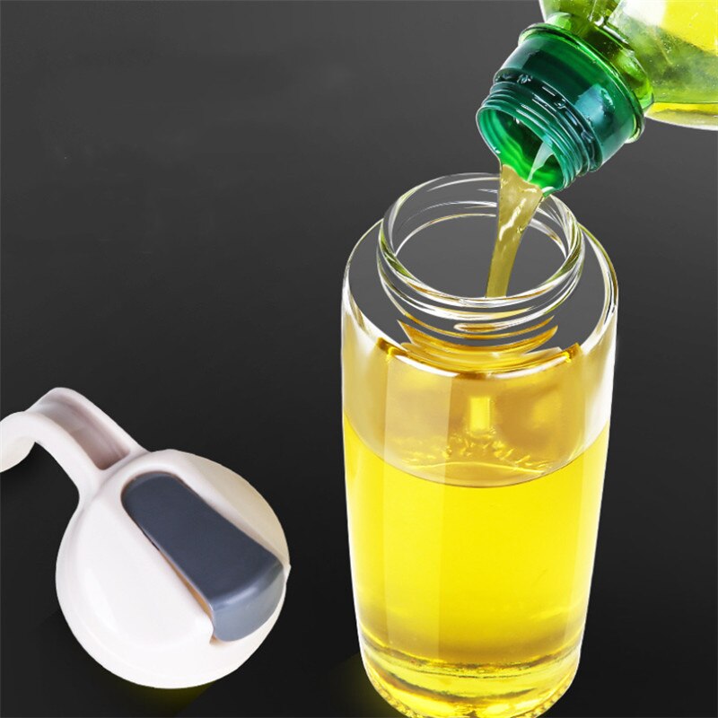 Automatic Opening and Closing Kitchen Oil Seasoning Cans with Capped Glass Condiments Leak-Proof Oil Vinegar Bottles Spice Jar