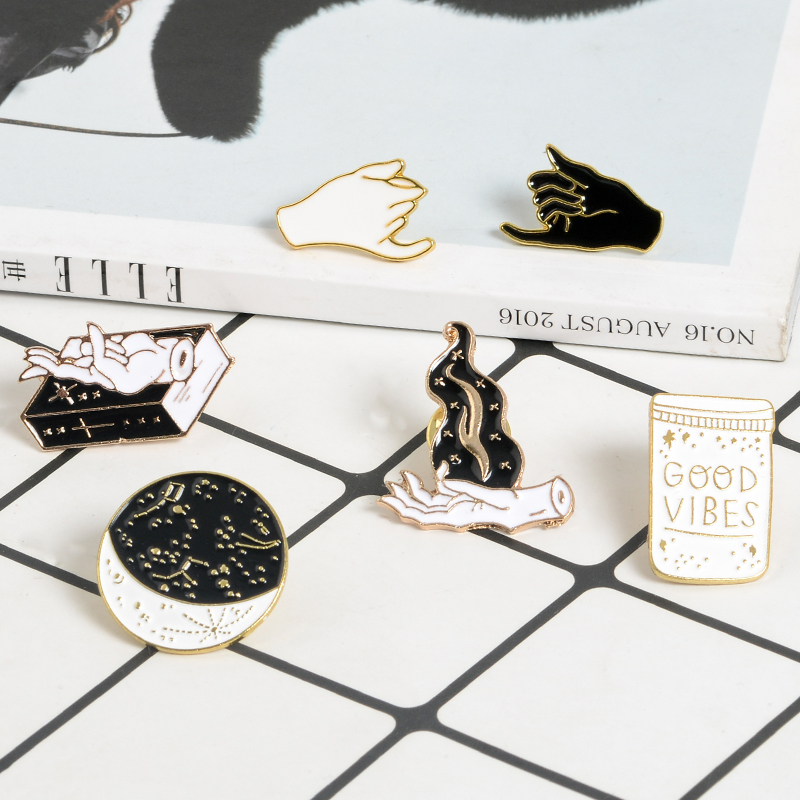 Heks Hand Fire Magic boek Goede vibes Fles Starry Maan Pins Badges Broches Revers pin Enamel pin Heks pins Vrouwen mannen Broche