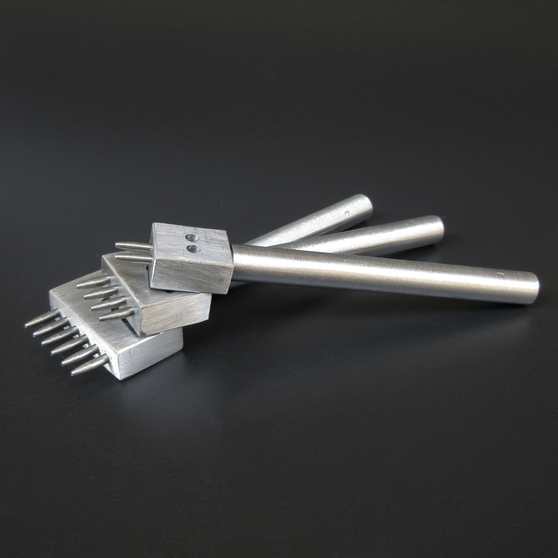 1 Stck 2/4/6 See 4MM schlagen Perforierte Leder Handwerk Werkzeuge Runde Reihe DIY Handarbeit NäHenne Abstand
