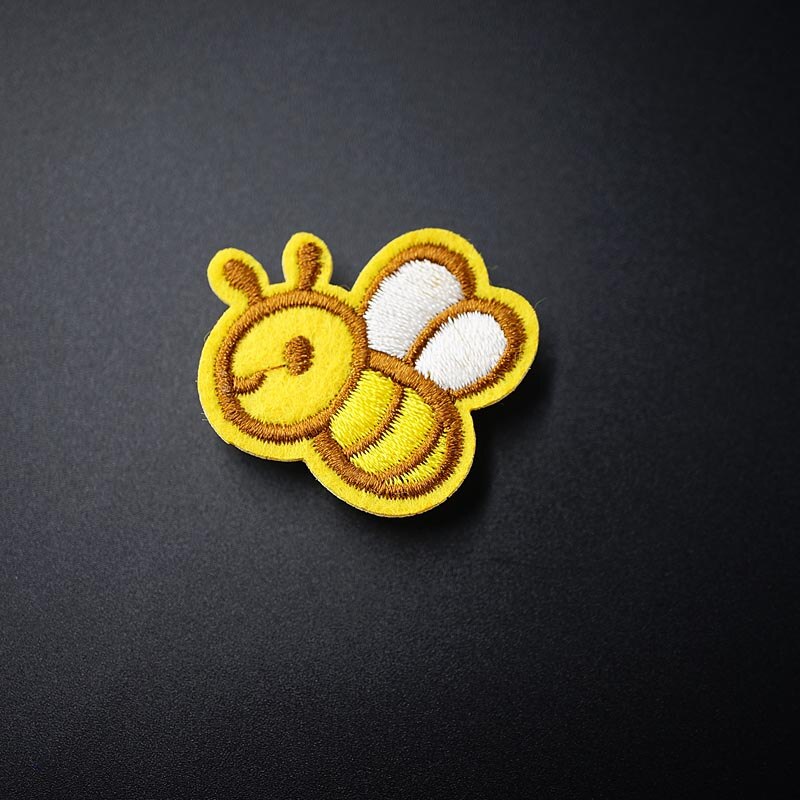 Honeybee (Size: 3X2.5 cm) DIY Doek Badges Patch Geborduurde Applique Naaien Patches Kleding Stickers Kleding Accessoires