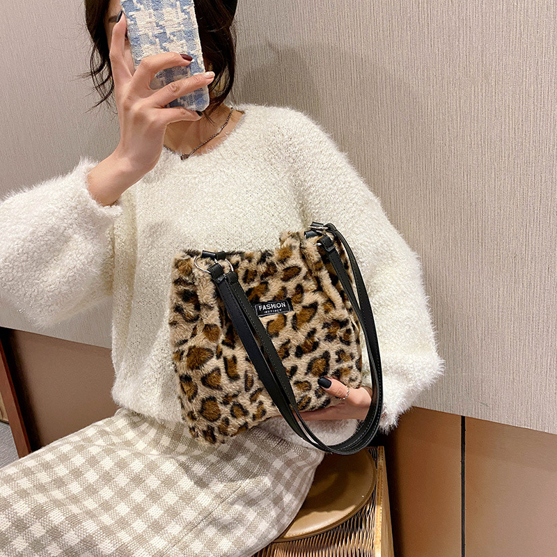Vinter plys mini taske leopard print label skulder bøtte tasker til kvinder hasp større kapacitet fløjl shopper underarm taske
