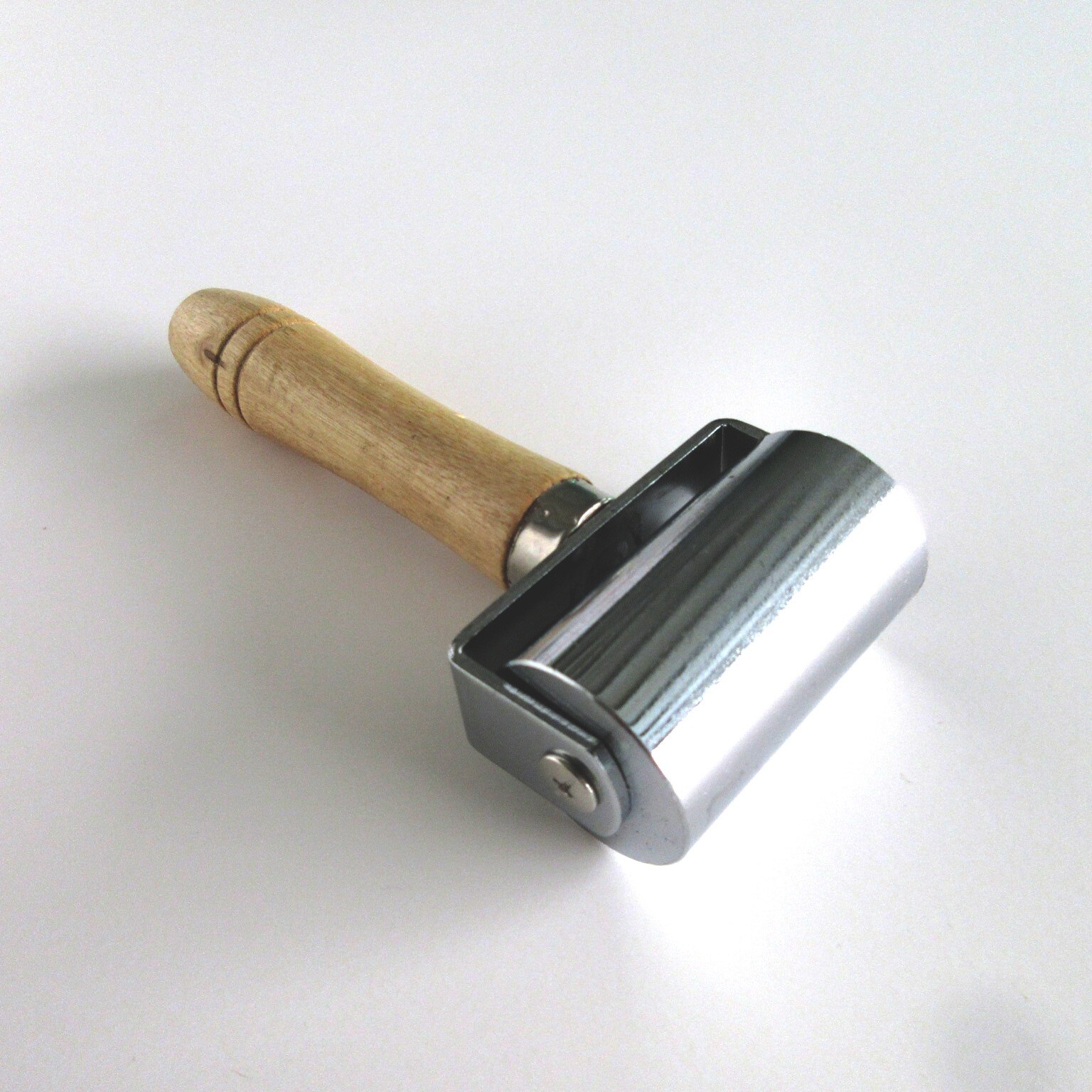 1 Pcs DIY Leather Tools Wood Stainless Steel Flat Pressure Roller Leather Blank Holder Device Hand Push Roller Hand Push Roller