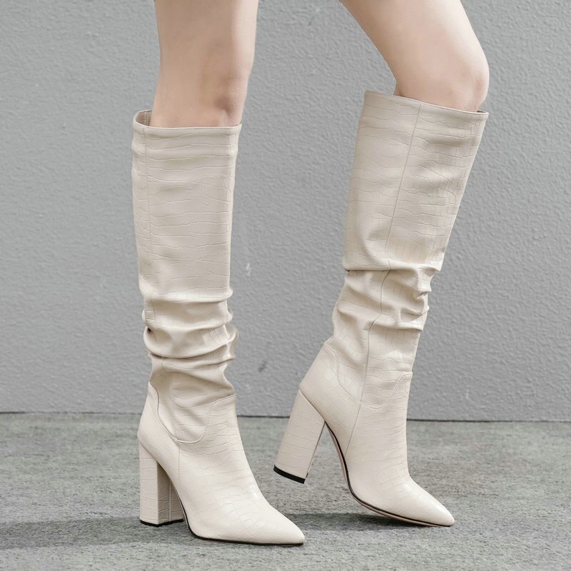 Bottes de créateur Faux cuir à talons hauts pour femmes, chaussures de créateur à bout pointu plissées, bloc épais, longues, hiver: Beige / 10.5