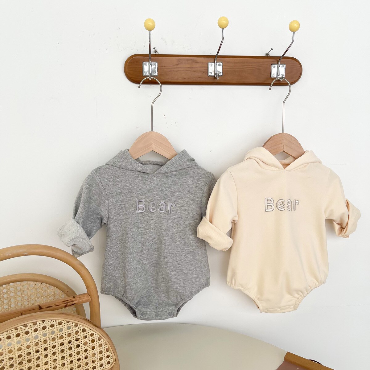 Frühlings- und herbst-Baby-Karosserie mit hasenohren, bestickt mit bärenmotiven, langärmelig, kapuze, baumwolle