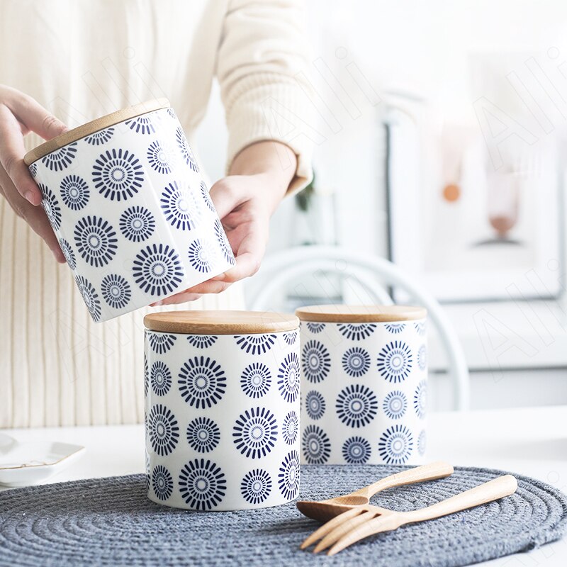 Retro Ceramic Storage Jars Kitchen Cupboard Grain Dispenser Desktop Blue and White Porcelain Relief Candy Jar Home Decoration