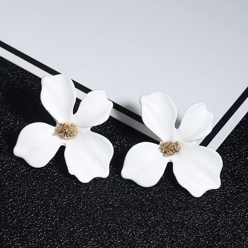 Leuke Kleine Daisy Bloemen Stud Oorbellen Voor Vrouwen Koreaanse Sweet Crystal Flower Earring Meisjes Mode Elegante Sieraden: Imitation Rhodium Plated