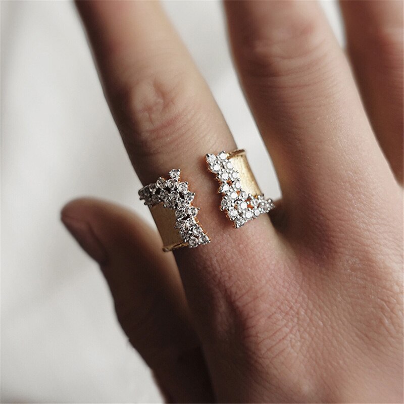 Anello di pietra di zircone bianco femminile di lusso anello di fidanzamento classico Color oro grande fascino fedi nuziali rotonde di cristallo per le donne