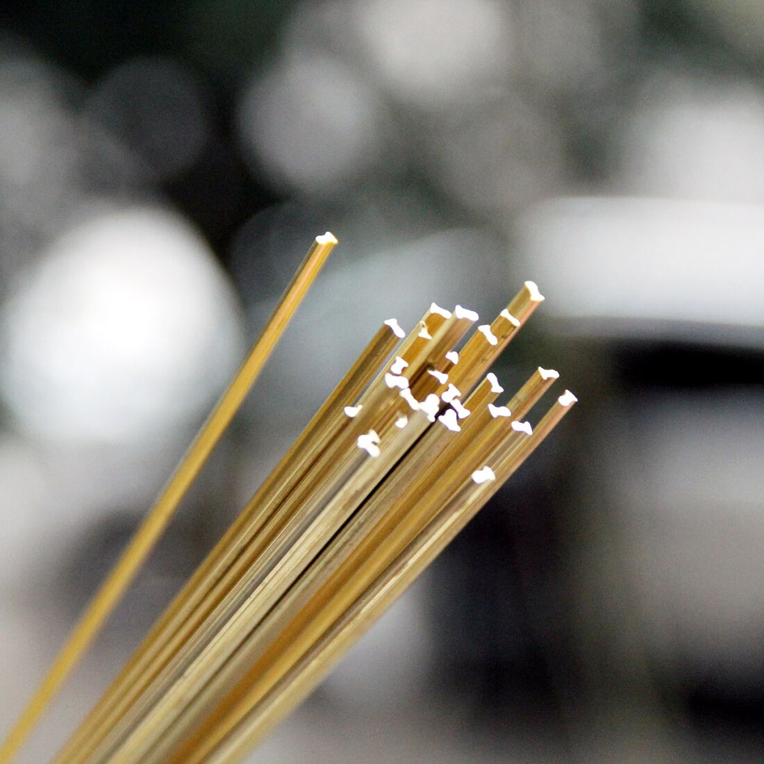 10 stück 7/23/33cm 1:87 ho kupferlegierung gleismodell langzug dekor requisiten - golden: 32cm