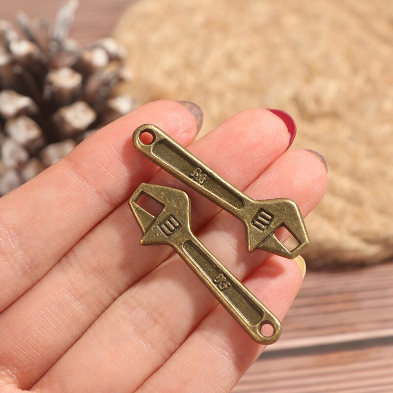 2 pcs 1:12 Dollhouse Miniature Wrench For Children Living Room Decoration