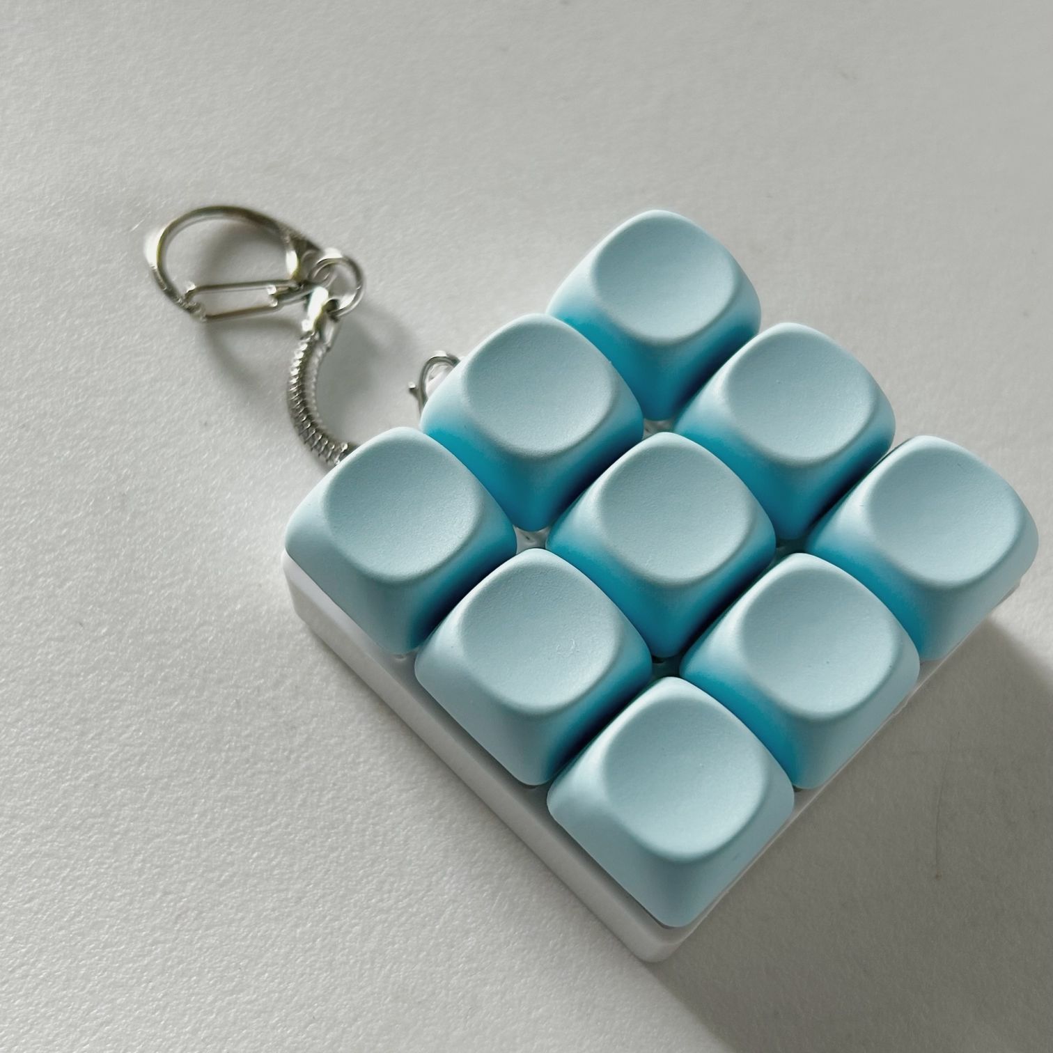 9 touches clavier Fidget jouet relaxant amovible doigt Fidget Clicker porte-clés Portable bricolage bouton doigt Clicker porte-clés: Rouge