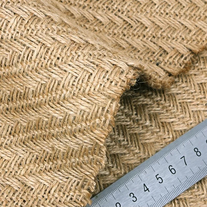 Klassisk jutebrun grov säckväv grovt tyg klädsel naturligt hantverksmaterial i metervara