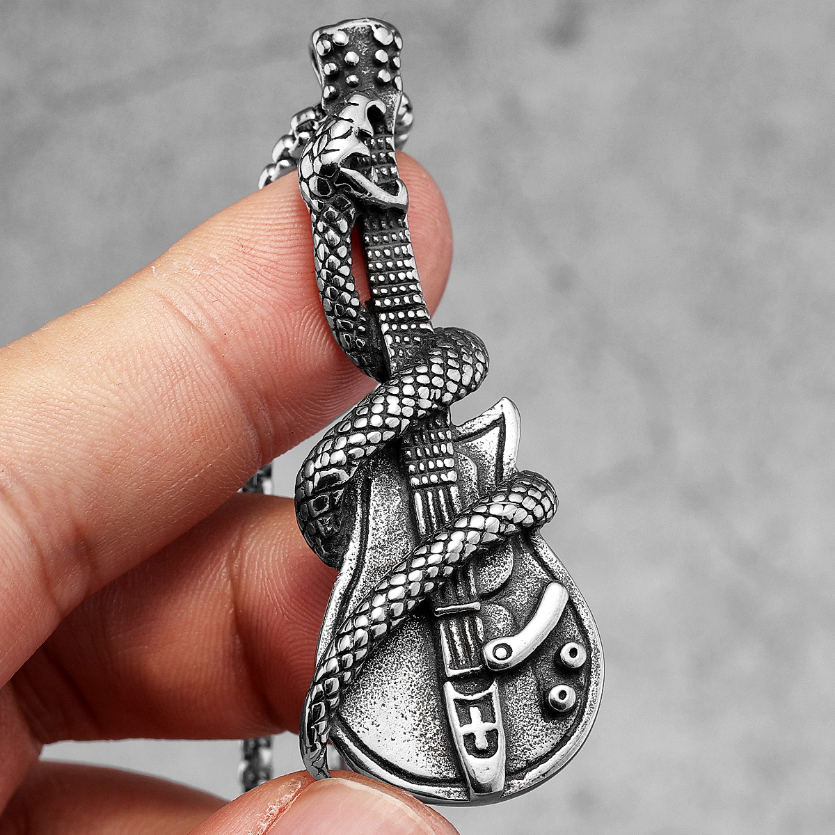 Viper guitarra Heavy Metal Rock acero inoxidable hombres mujeres collares colgante cadena Punk joyería creatividad al por mayor