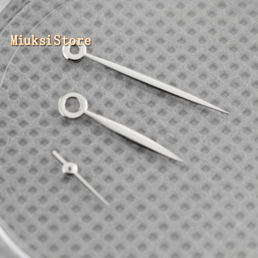 Montre en argent avec mouvement de la série st25