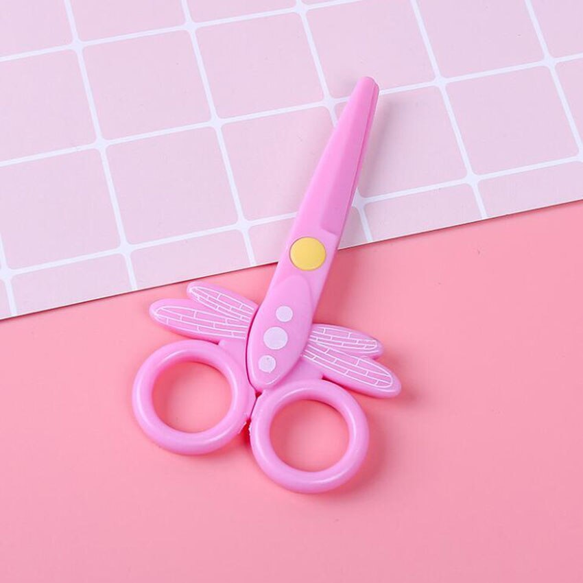 1PC enfants sécurité ciseaux maternelle bricolage à la main carte Photo modèle ciseaux dessin animé libellule en forme papier coupe ciseaux: Rose