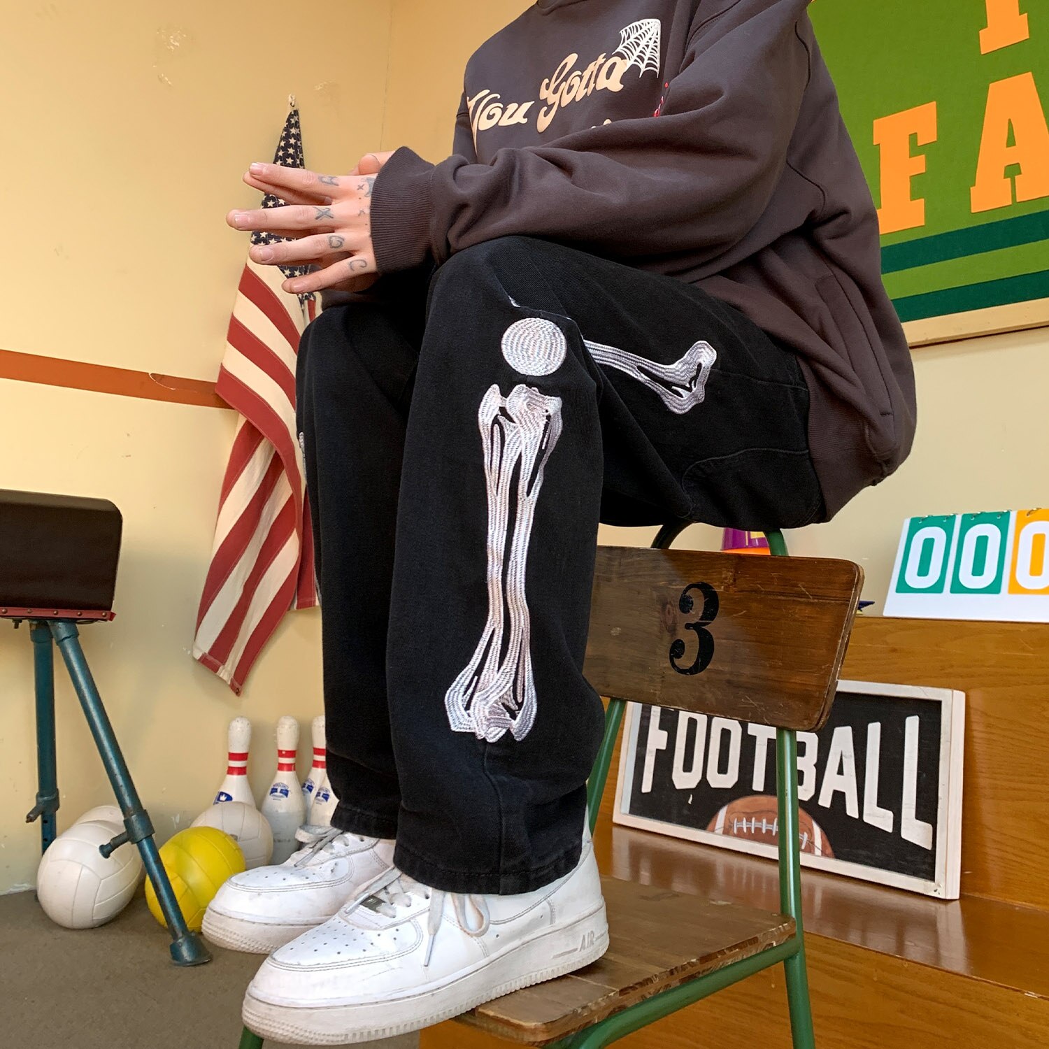 jeans da uomo coreani pantaloni di jeans blu dritti fuori misura stampati scheletro 2022 pantaloni di jeans a gamba larga pantaloni da uomo in denim Streetwear